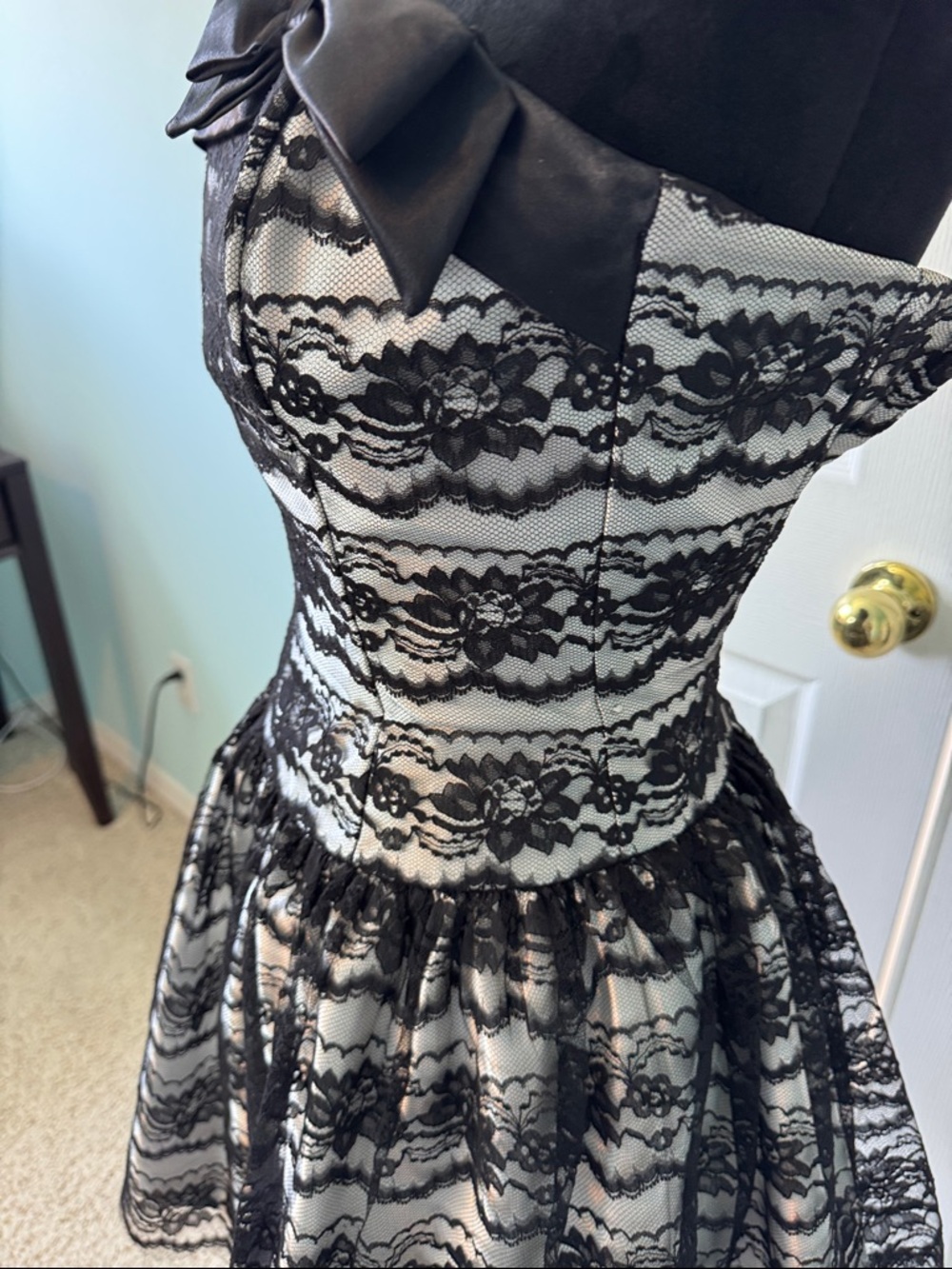 Jessica McClintock Black and White Lace Strapless Prom Dress - Picture 5 of 8